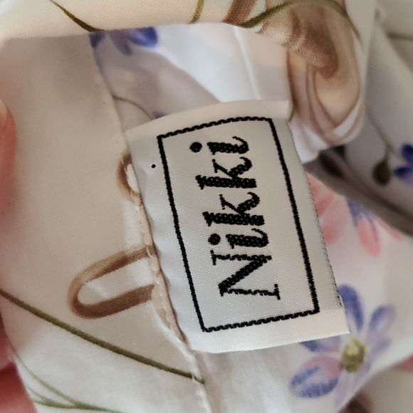 Floral with baskets and watering can blouse - Picture 7 of 9